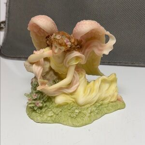Seraphim angel Laurel Natures Harmony  item 81482
